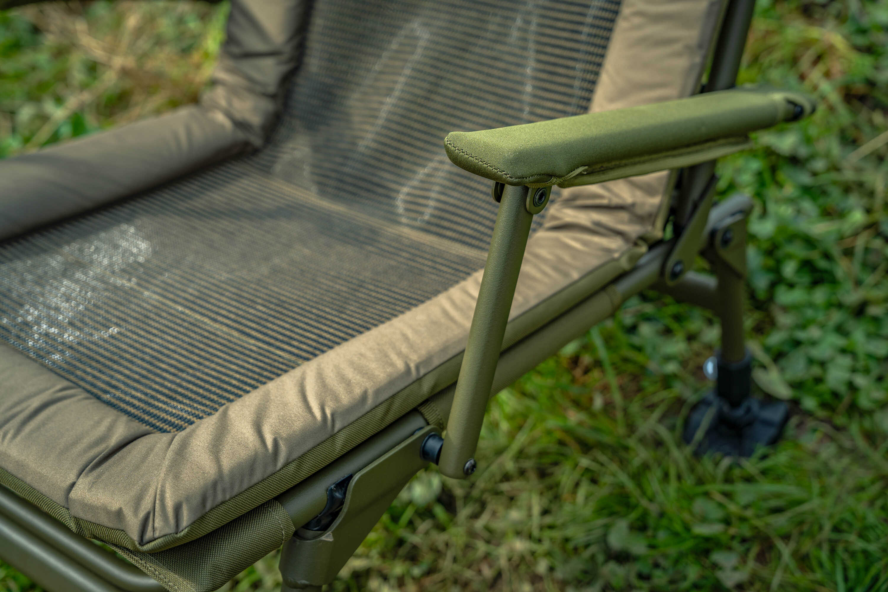 Korum Supa Lite Stretch Chair Deluxe – Taskers Angling